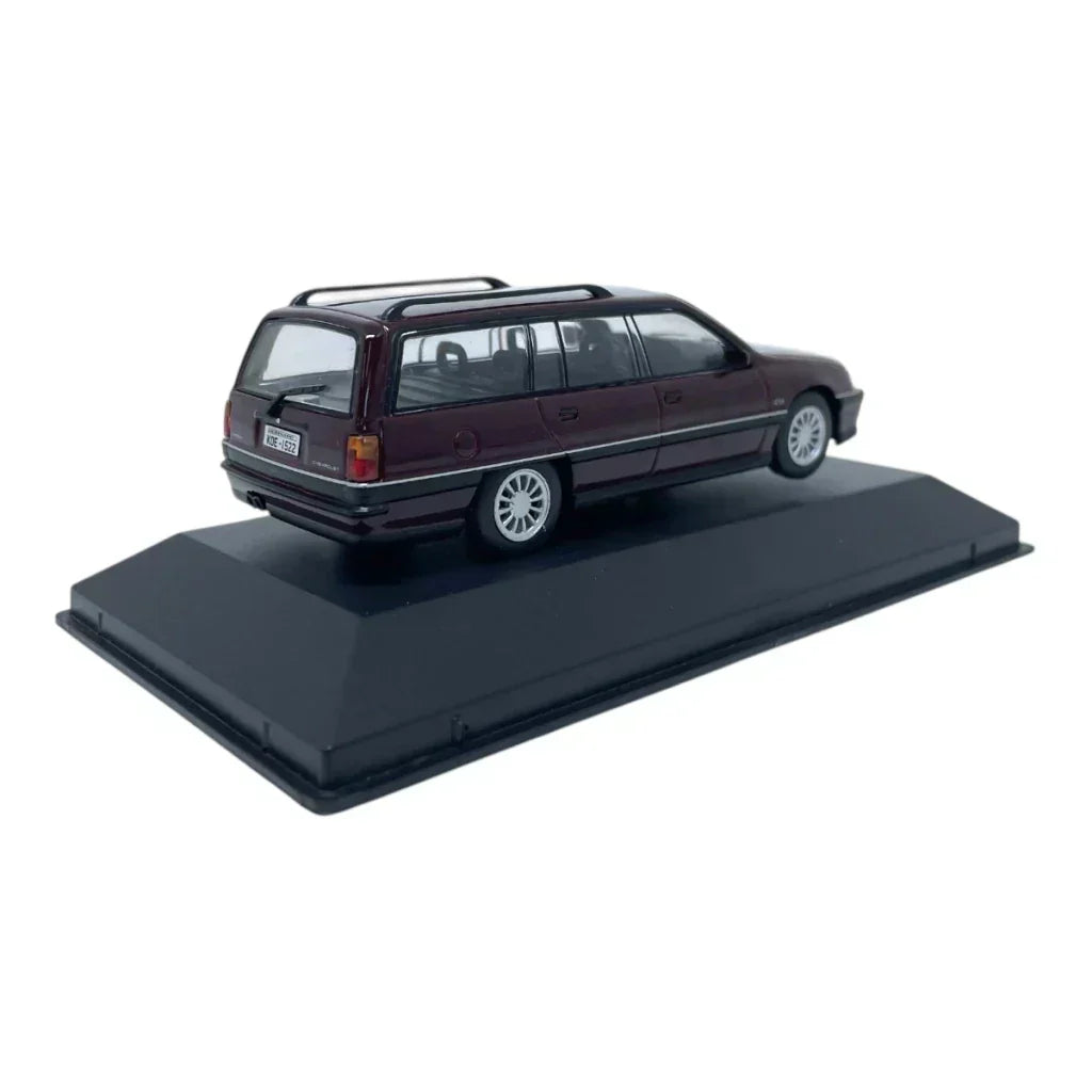 Coleção Chevrolet Série Ouro: Omega Suprema 4.1 1999 - Escala 1:43 - Edição 03