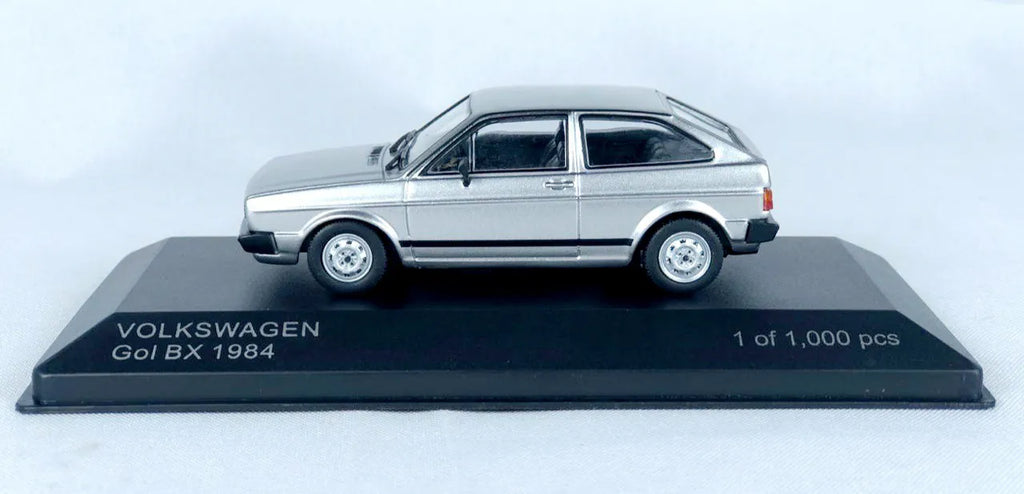 Miniatura White Box - Volkswagen Gol BX (1984) - Escala 1:43 - Cinza