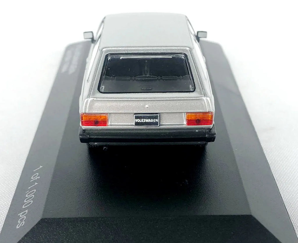 Miniatura White Box - Volkswagen Gol BX (1984) - Escala 1:43 - Cinza